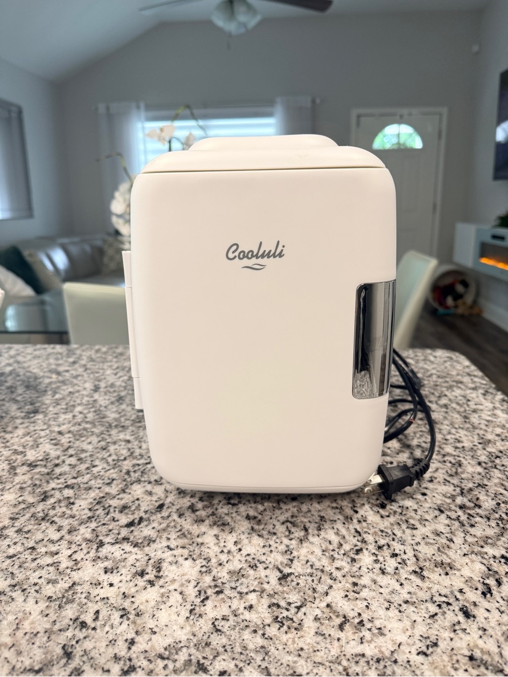 Compact Personal Mini Fridge - White